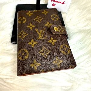 Planner / passport holder